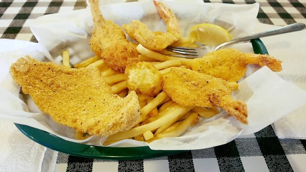 Flying Fish | restaurant | 300 E Abram St #100, Arlington, TX 76010, USA | 8173033335 OR +1 817-303-3335