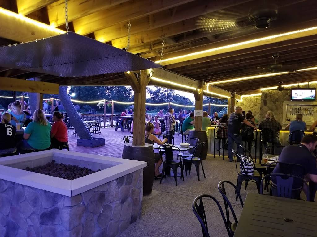 Vickers Lakeside Tavern | restaurant | 130 W Prairie St, Vicksburg, MI 49097, USA | 2694755790 OR +1 269-475-5790