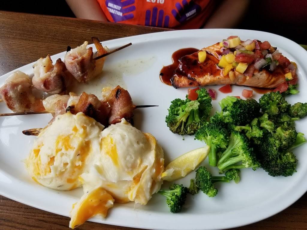 TGI Fridays | restaurant | 2990 Waldorf Market Pl, Waldorf, MD 20603, USA | 3019328750 OR +1 301-932-8750