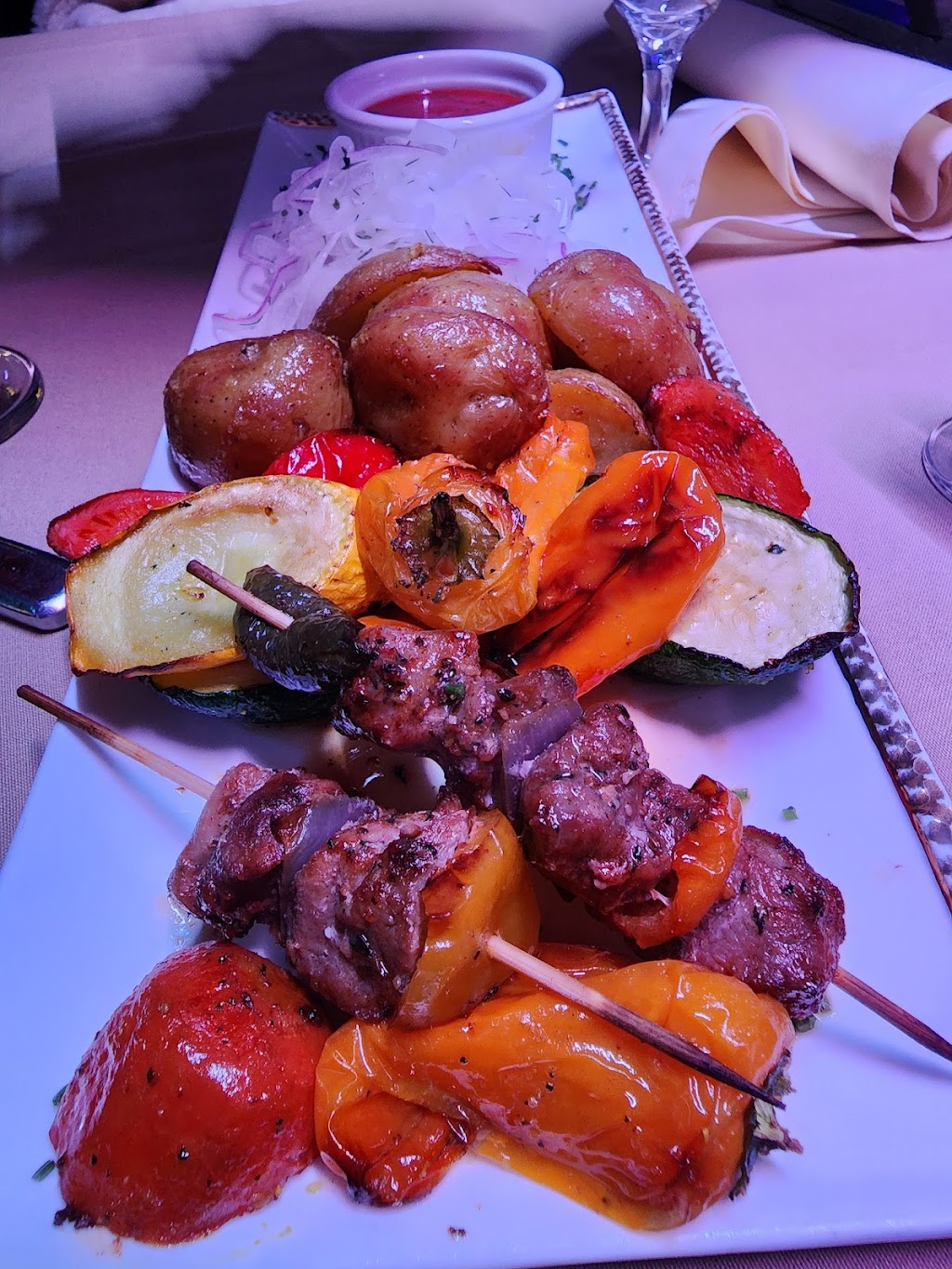 Golden Gates Restaurant | restaurant | 11058 Rennard St, Philadelphia, PA 19116, USA | 2156779337 OR +1 215-677-9337