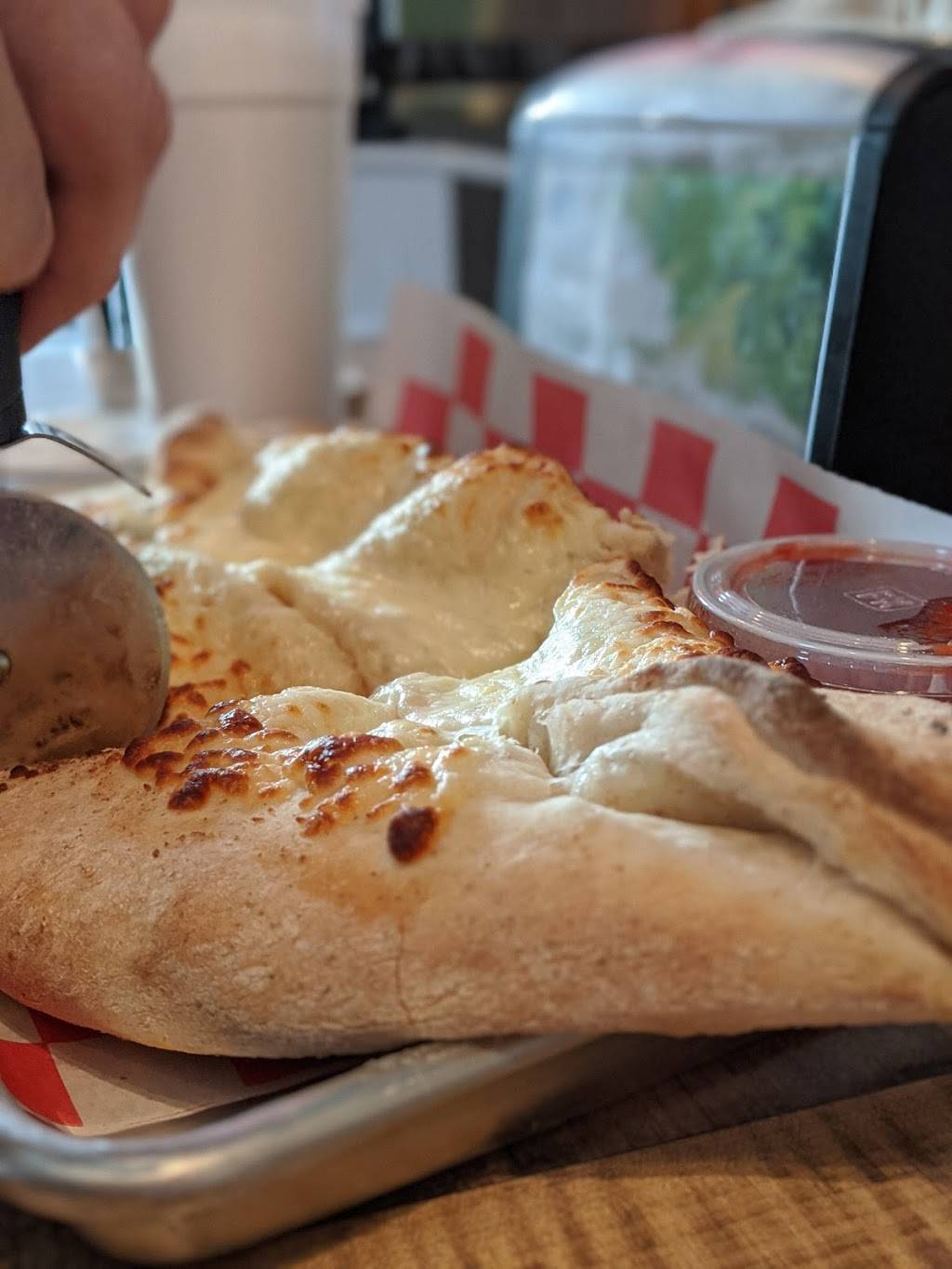 Roppolos Pizzeria West Campus | restaurant | 2604 Guadalupe St Ste A, Austin, TX 78705, USA | 5122652121 OR +1 512-265-2121