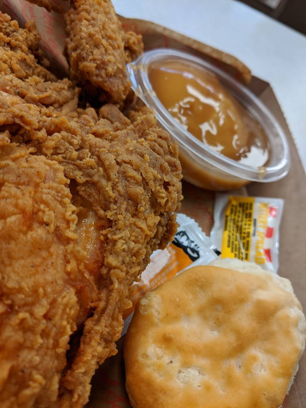 KFC | restaurant | 2545 River Rd, Eugene, OR 97404, USA | 5416891200 OR +1 541-689-1200