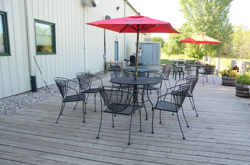 Woodeyes Bar and Grill | restaurant | 700 W Main St, Winneconne, WI 54986, USA | 9205824887 OR +1 920-582-4887