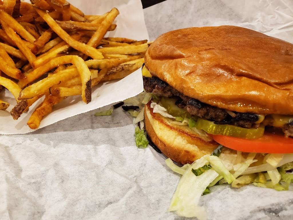Tuckers Onion Burgers | restaurant | 2166 24th Ave NW, Norman, OK 73069, USA | 4055617373 OR +1 405-561-7373