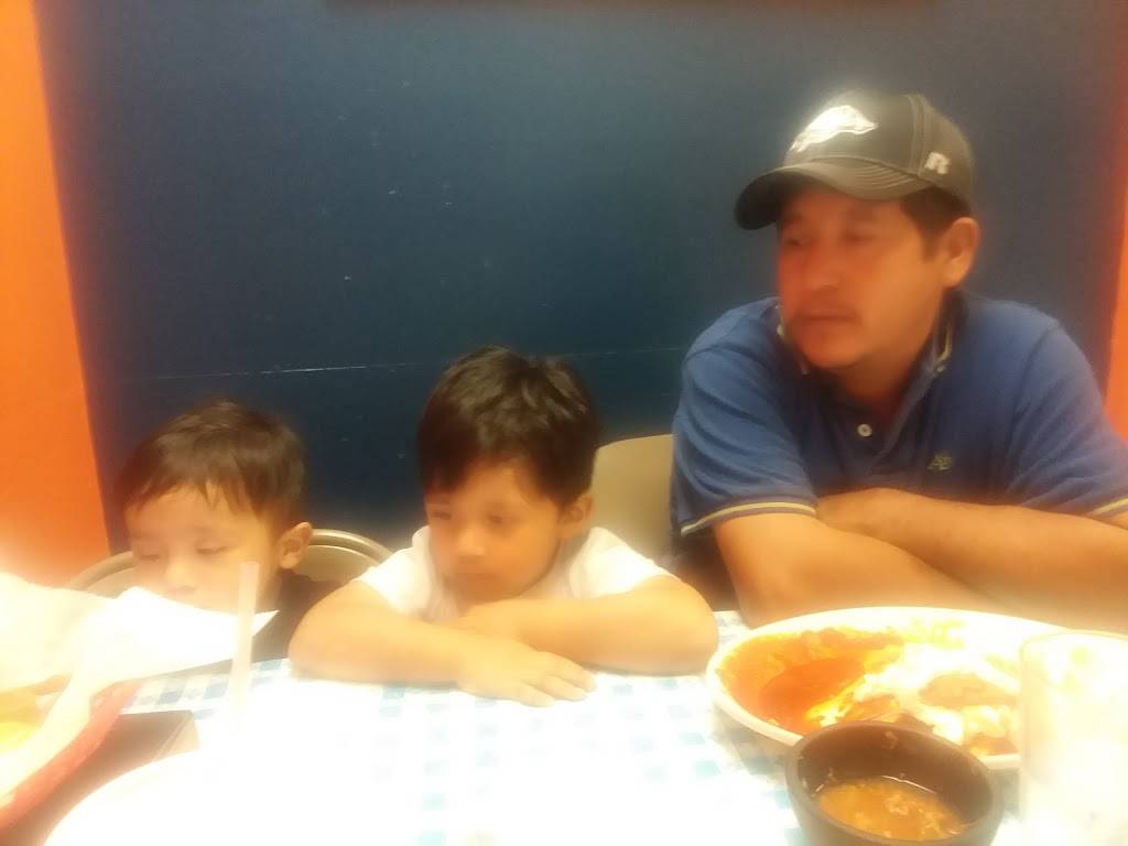 Vickys Restaurant | restaurant | 3201 E Jefferson St, Grand Prairie, TX 75051, USA | 9722370244 OR +1 972-237-0244