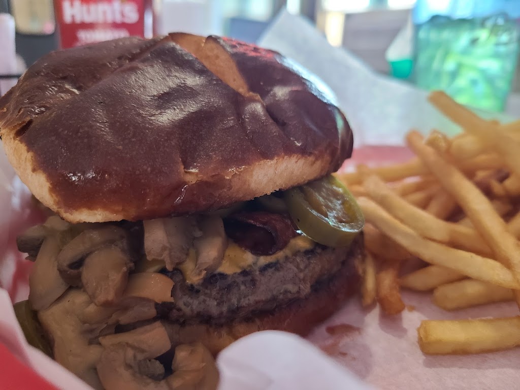 Fox Haus Bar & Grill | restaurant | 720 E Main St, Omro, WI 54963, USA | 9208590205 OR +1 920-859-0205