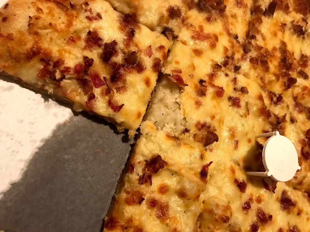 Johnnys Pizza And Slices | restaurant | 2832 Brady St, Davenport, IA 52803, USA | 5633241269 OR +1 563-324-1269