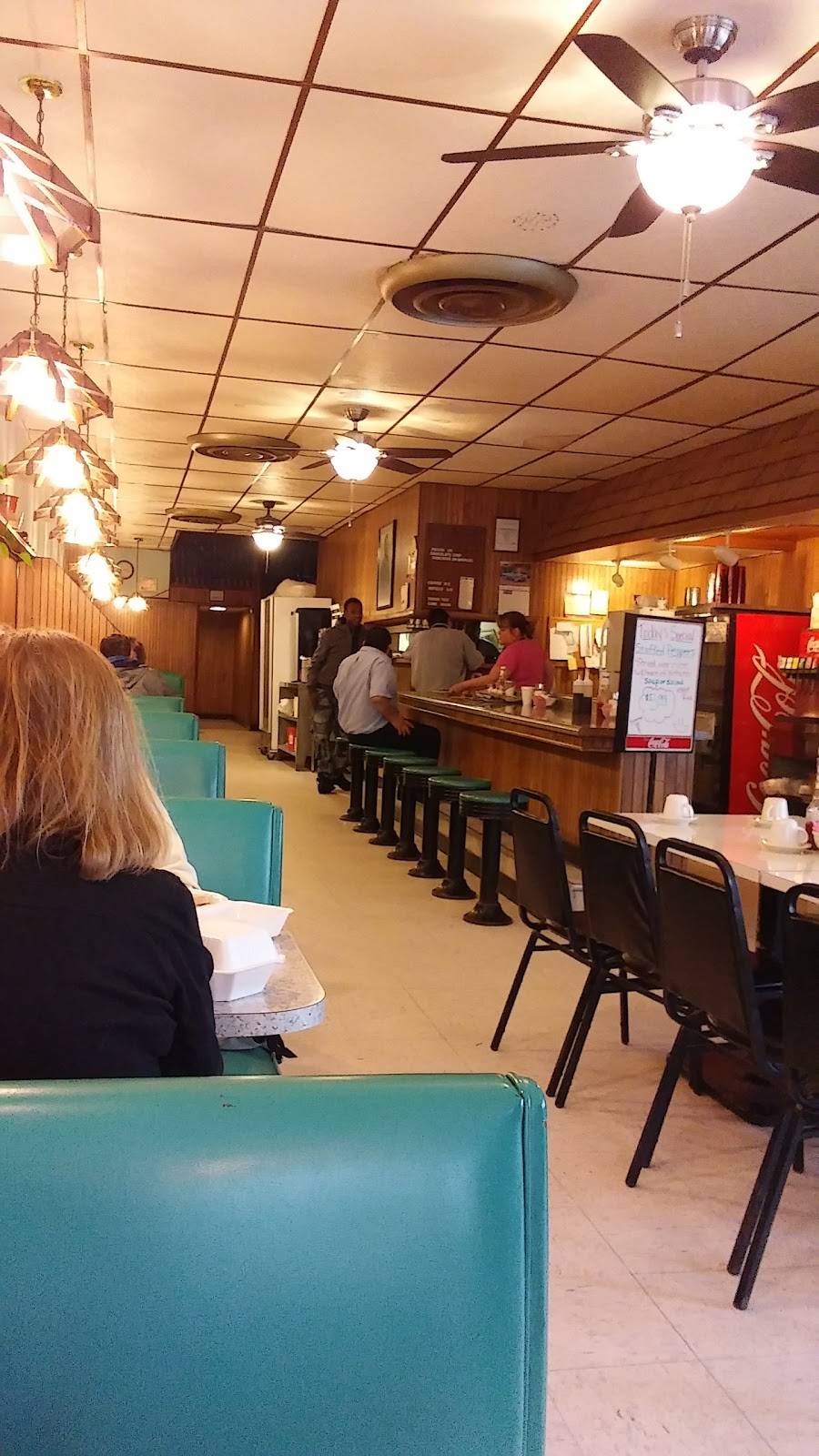 Landmark | restaurant | 1 E Main St, Freeport, IL 61032, USA | 8152351006 OR +1 815-235-1006