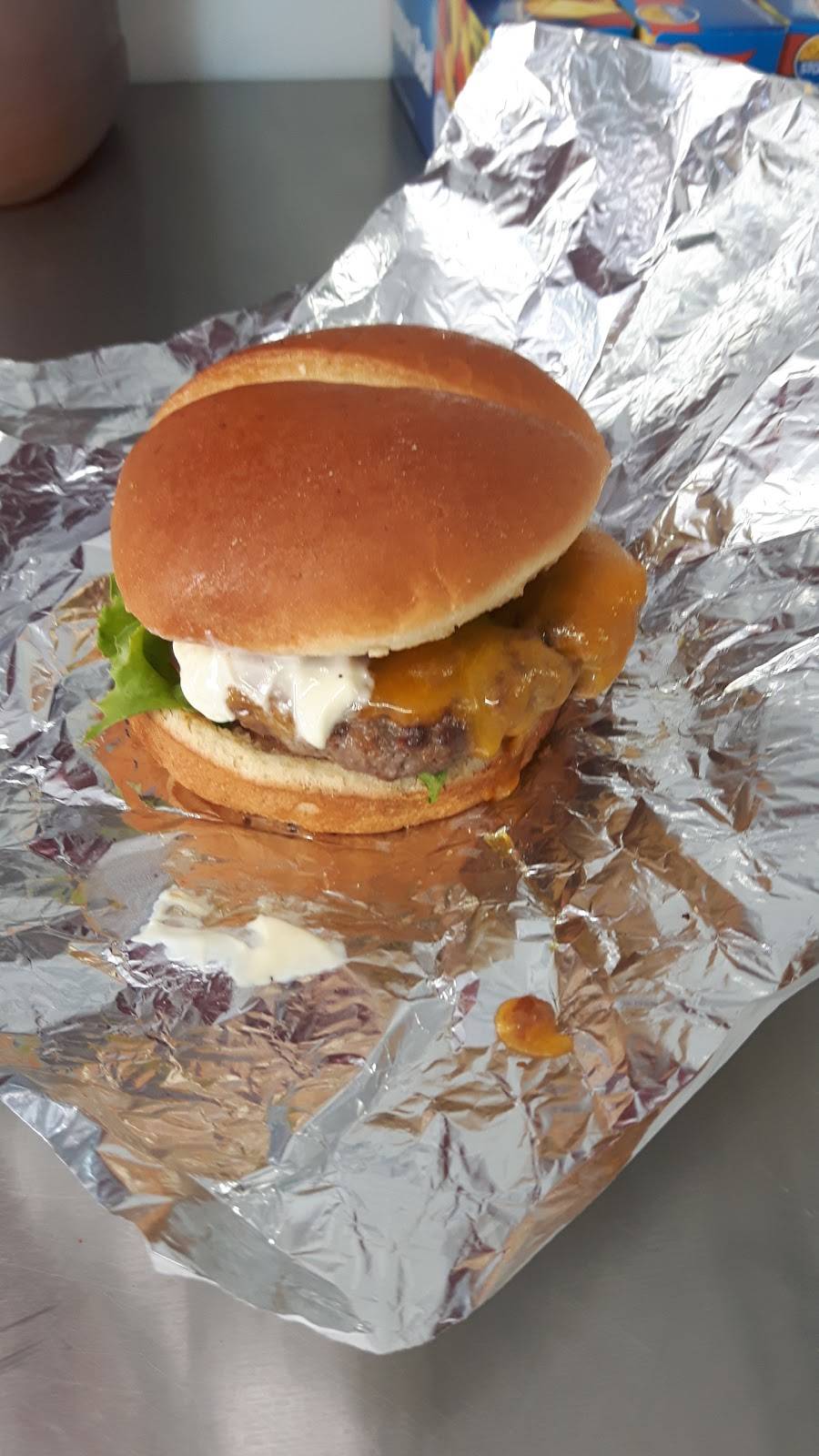 Slicks Burger Shack | restaurant | 260 Front St N, Campbellford, ON K0L 1L0, Canada | 7056329570 OR +1 705-632-9570