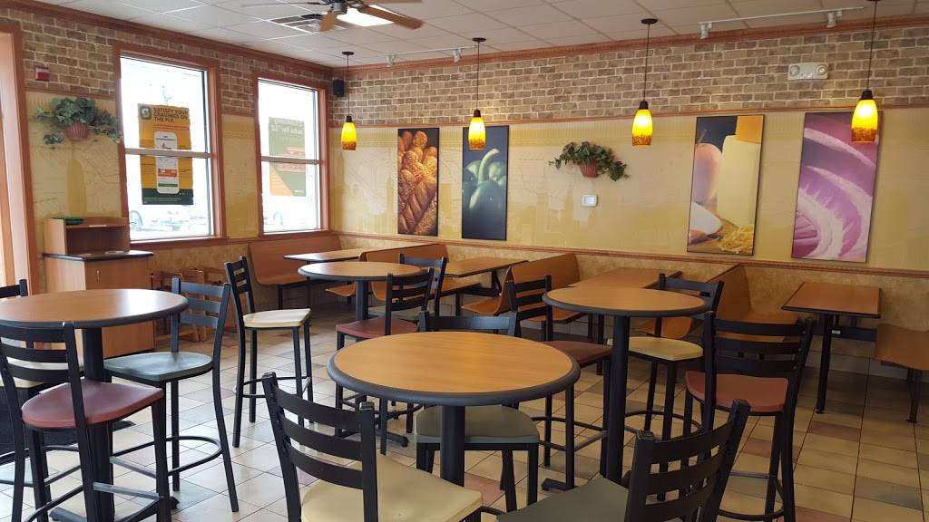 Subway | restaurant | 23 Wells St, North Berwick, ME 03906, USA | 2076768449 OR +1 207-676-8449
