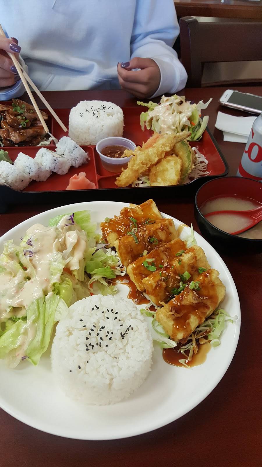 Maui Rose | restaurant | 323 S Magnolia St, Anaheim, CA 92804, USA | 7148160083 OR +1 714-816-0083