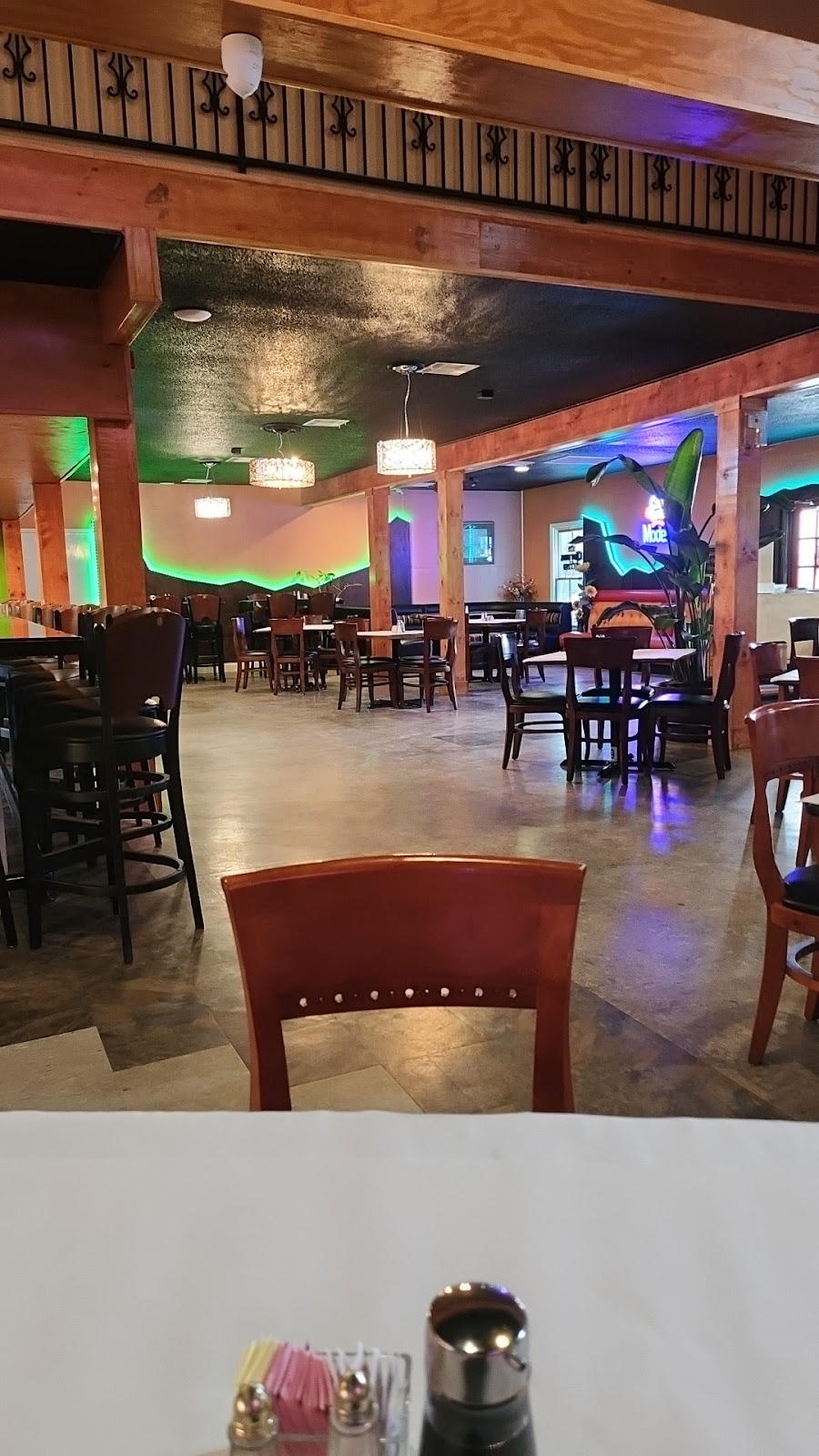 Full Moon Bar and Grill / Thai Chili | restaurant | 1957 N Collins Blvd, Covington, LA 70433, USA | 9854005035 OR +1 985-400-5035