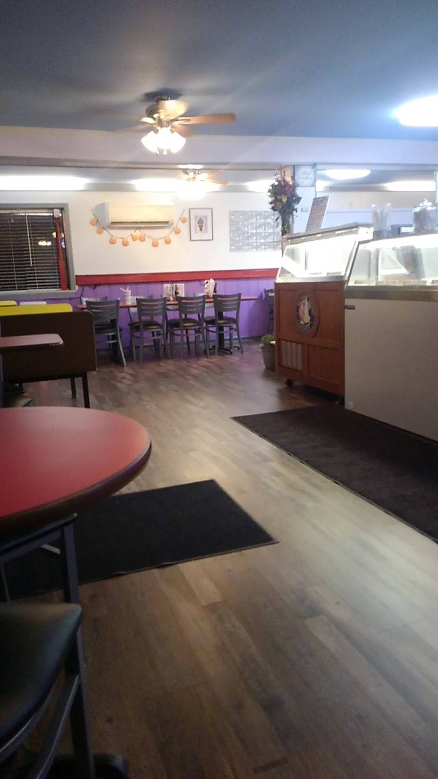 Hilltop Creamery and Goodies | restaurant | 524 W Chicago St, Jonesville, MI 49250, USA | 5173122300 OR +1 517-312-2300