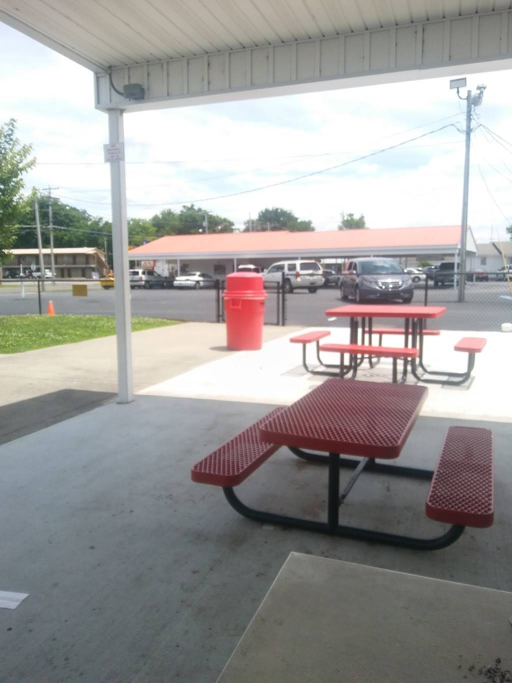 Bobs Drive-In Restaurant | restaurant | 2429 Bridge St, Paducah, KY 42003, USA | 2704436493 OR +1 270-443-6493