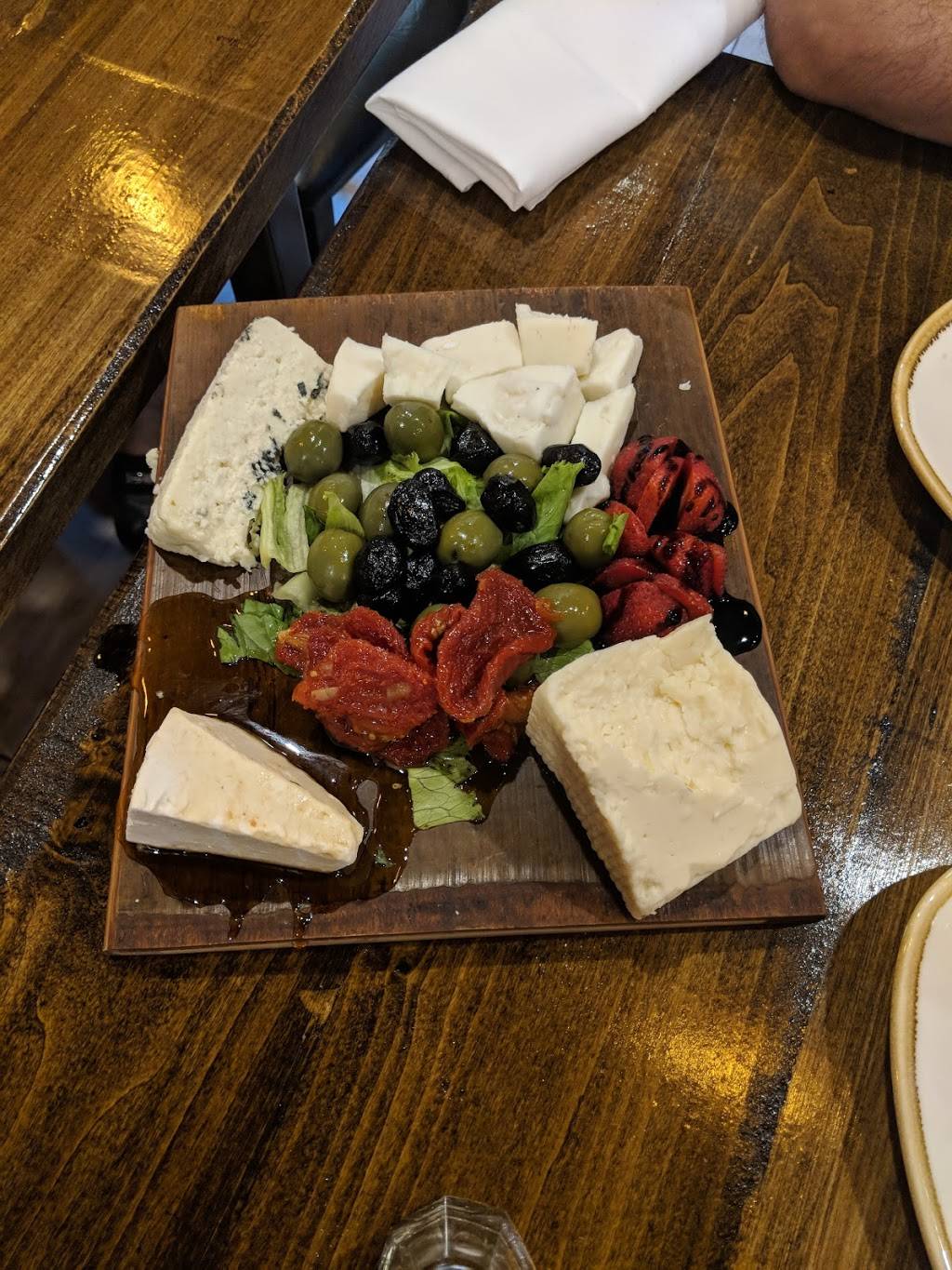 Mama Catena Vino e’ Cucina | restaurant | 711 Babbitt Rd, Euclid, OH 44123, USA | 2162611168 OR +1 216-261-1168