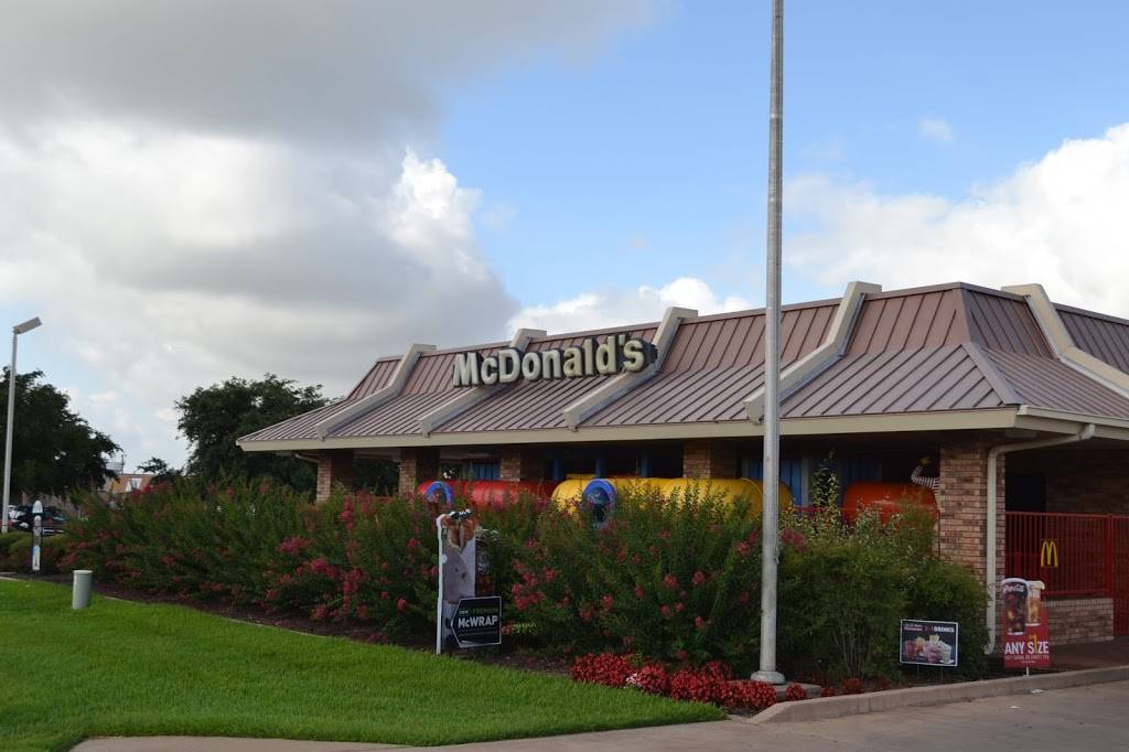 McDonalds | cafe | 2501 N Main St, Taylor, TX 76574, USA | 5123522831 OR +1 512-352-2831