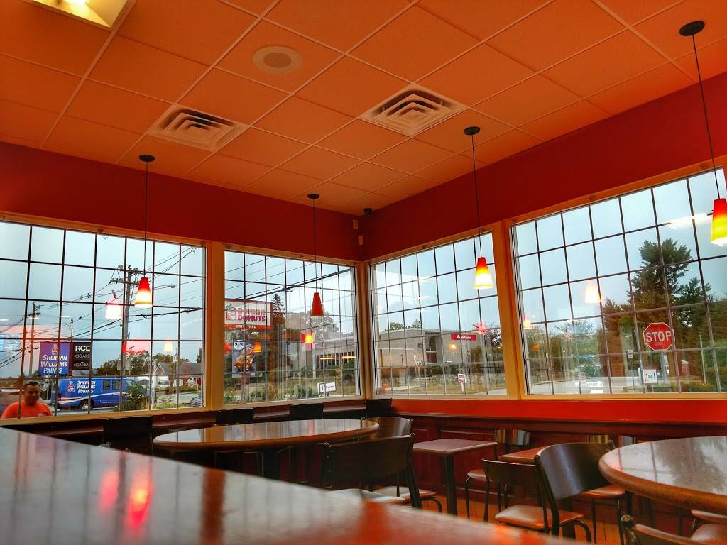 Dunkin | bakery | 720 Main St, East Greenwich, RI 02818, USA | 4018849677 OR +1 401-884-9677