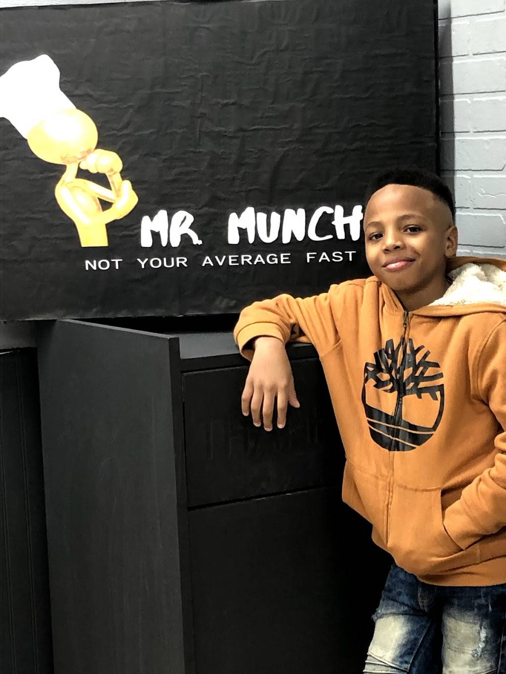 Mr Munchies | restaurant | 3107 W 71st St, Chicago, IL 60629, USA | 7734982313 OR +1 773-498-2313