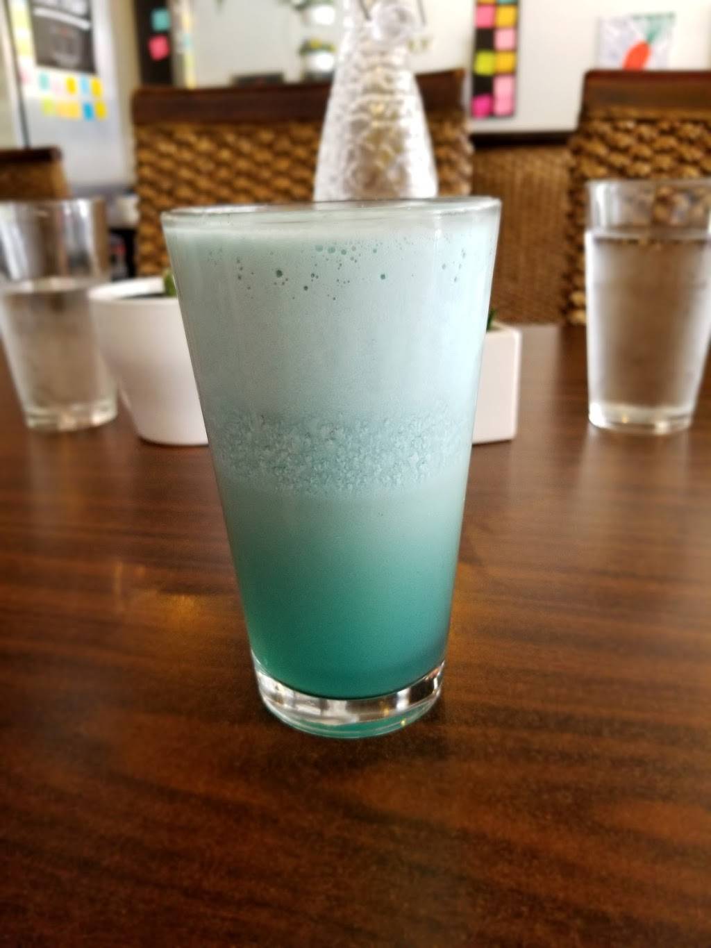 Boom Juice | restaurant | 6005 Berkshire Ln, Dallas, TX 75225, USA | 2142895500 OR +1 214-289-5500