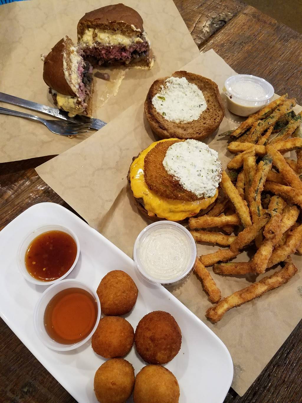 Moxie Burger | restaurant | 255 Village Pkwy NE, Marietta, GA 30067, USA | 7706273201 OR +1 770-627-3201