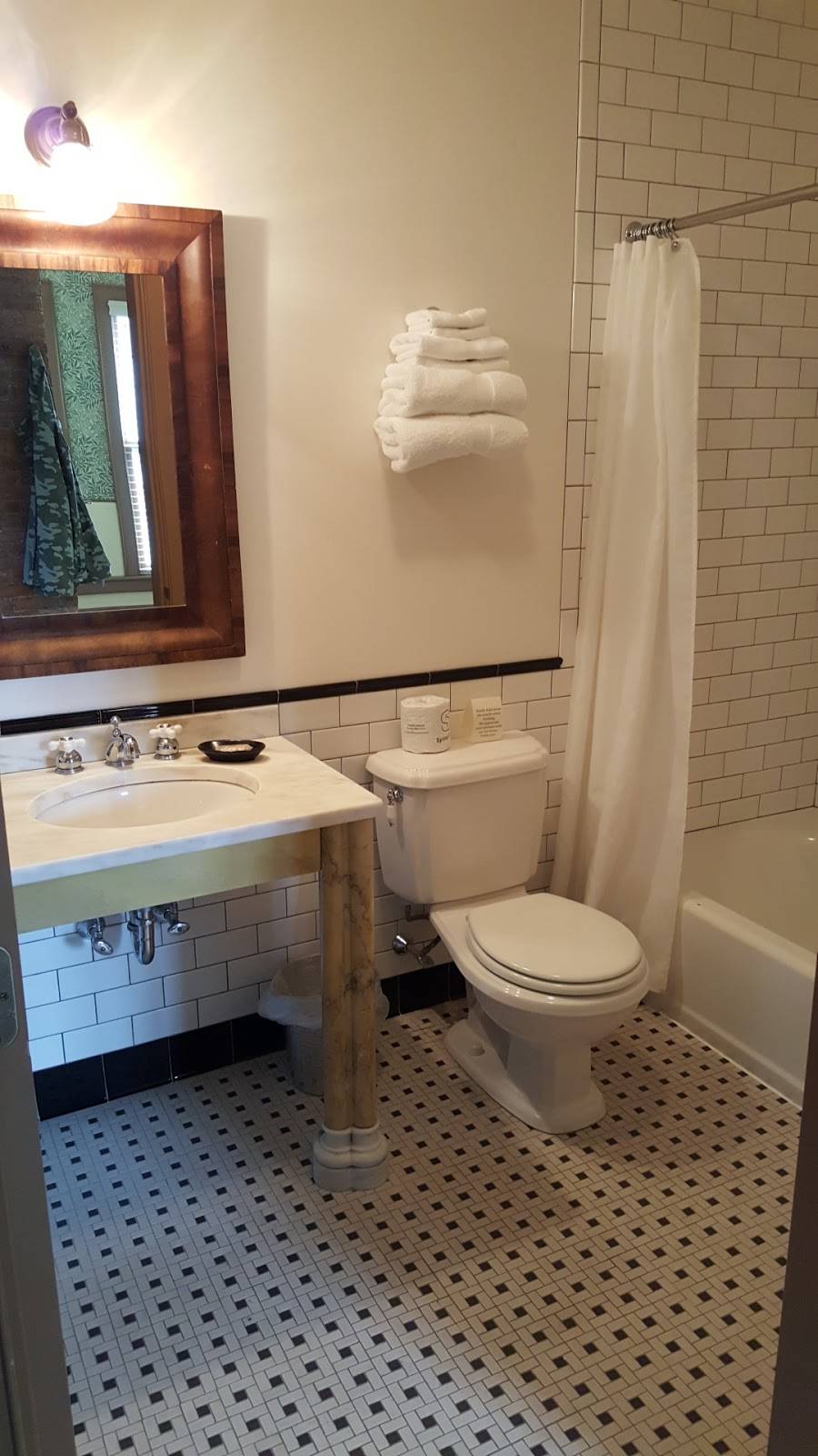 The Norwich Inn | restaurant | 325 S Main St, Norwich, VT 05055, USA | 8026491143 OR +1 802-649-1143