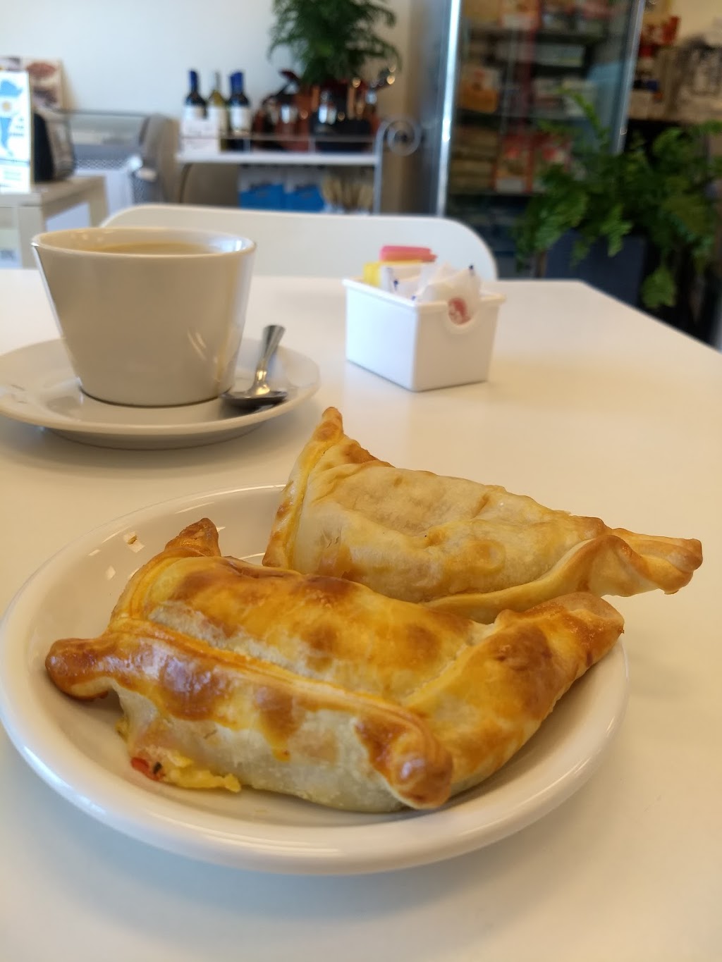 Del Plata Bakery | bakery | 900 N Federal Hwy Suite#104, Hollywood, FL 33020, USA | 9548422094 OR +1 954-842-2094