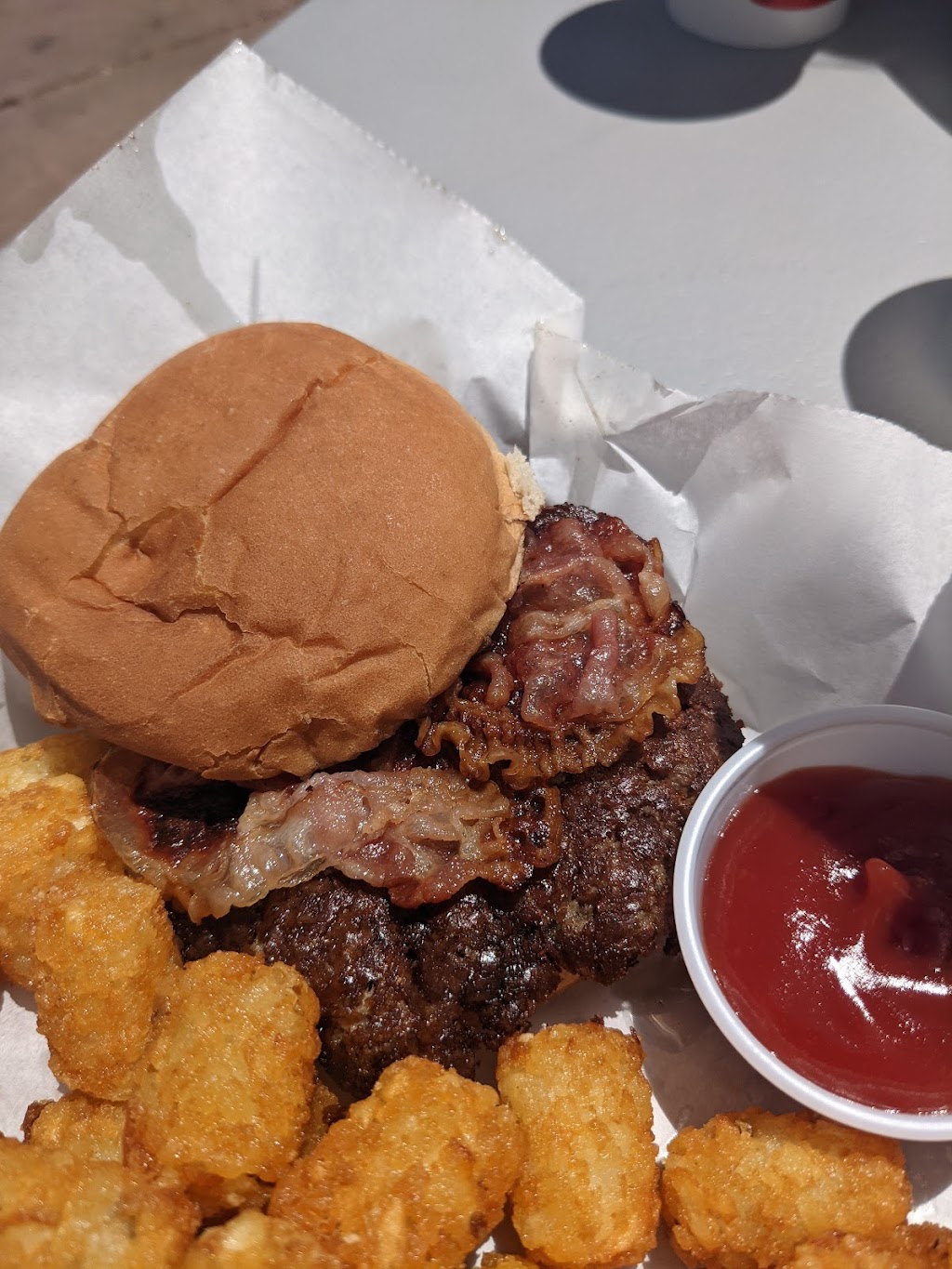 Mama Burger | restaurant | 991 N Fort Valley Rd, Flagstaff, AZ 86001, USA | 9282260616 OR +1 928-226-0616