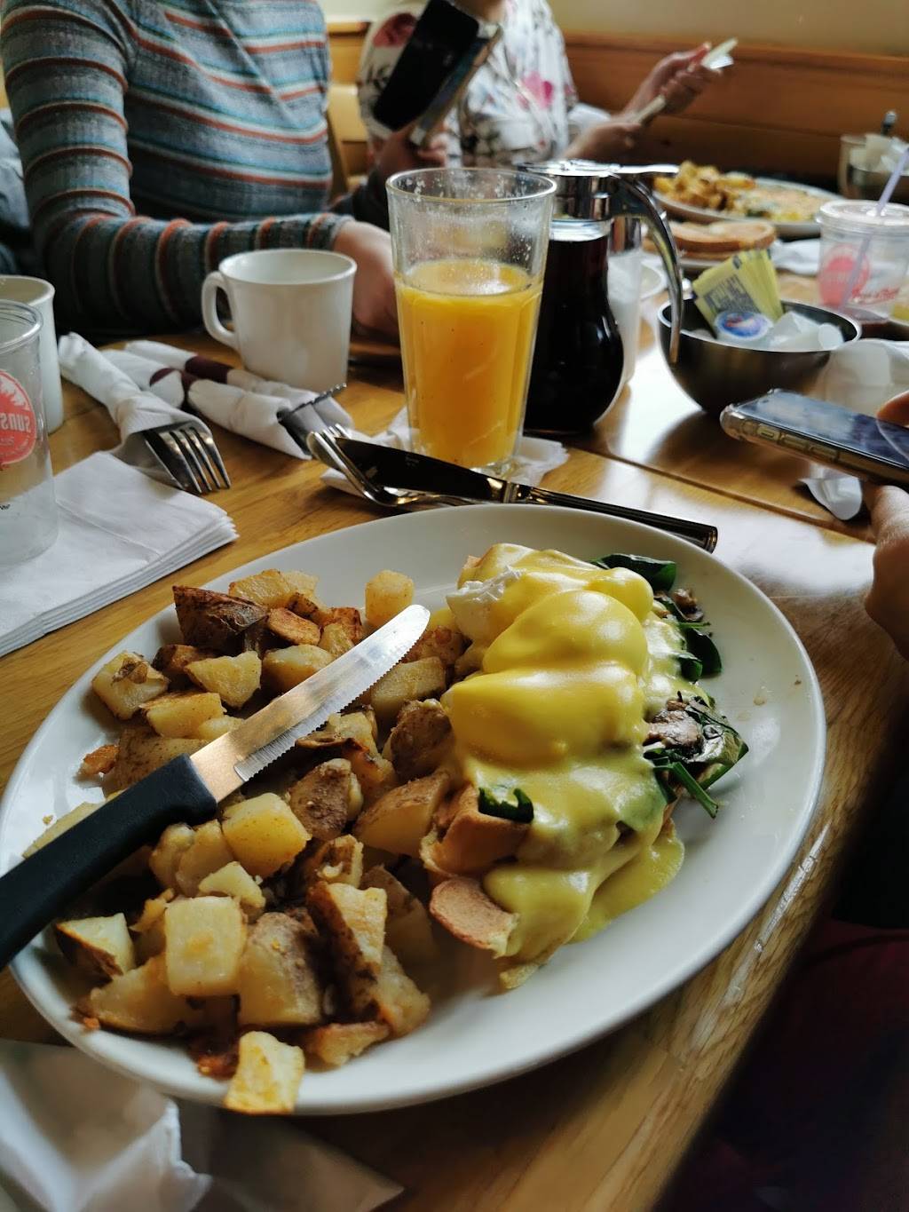 Sunset Grill | restaurant | 266 Hays Blvd, Oakville, ON L6H 7P3, Canada | 2897259700 OR +1 289-725-9700