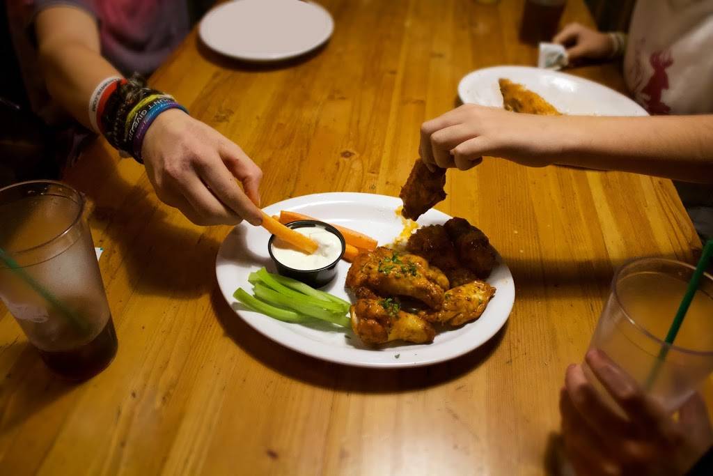 Schmizza Pub & Grub | restaurant | 2700 NE 82nd Ave, Portland, OR 97220, USA | 5032579992 OR +1 503-257-9992