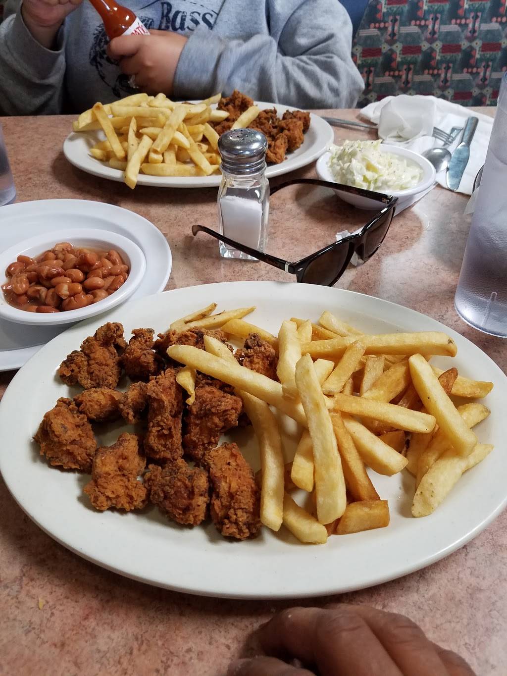 Leos Country Cafe | restaurant | 2602 SW Lee Blvd # 1, Lawton, OK 73505, USA | 5803570049 OR +1 580-357-0049