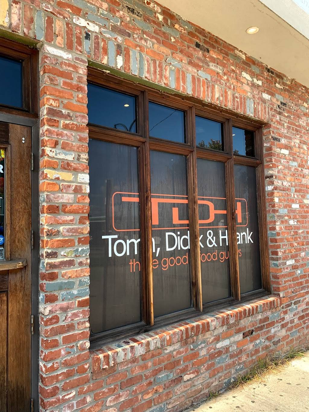 Tom, Dick & Hank | restaurant | 191 Ralph David Abernathy Blvd SW, Atlanta, GA 30312, USA | 4043433774 OR +1 404-343-3774