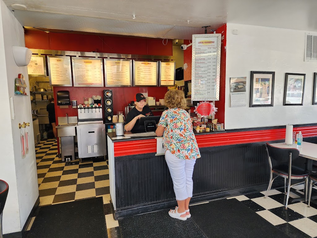 Jimmys Classic Drive-In | restaurant | 515 NE E St, Grants Pass, OR 97526, USA | 5414793850 OR +1 541-479-3850
