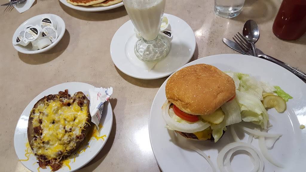 Creston Family Restaurant | restaurant | 802 W Taylor St, Creston, IA 50801, USA | 6417824238 OR +1 641-782-4238