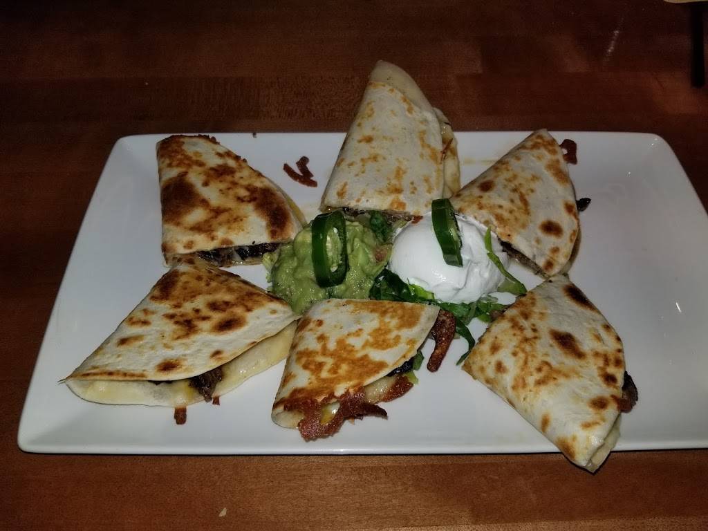 Glorias Latin Cuisine | restaurant | 320 West Las Colinas Boulevard, Irving, TX 75039, USA | 4692422641 OR +1 469-242-2641