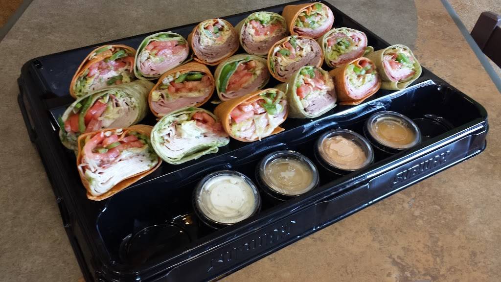 Subway | restaurant | 2829 Bay Rd, Saginaw, MI 48603, USA | 9897997827 OR +1 989-799-7827