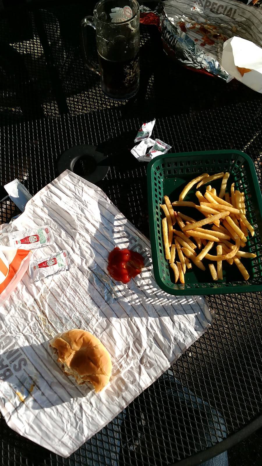 A&W Restaurant | restaurant | 717 E Wisconsin St, Portage, WI 53901, USA | 6087425759 OR +1 608-742-5759