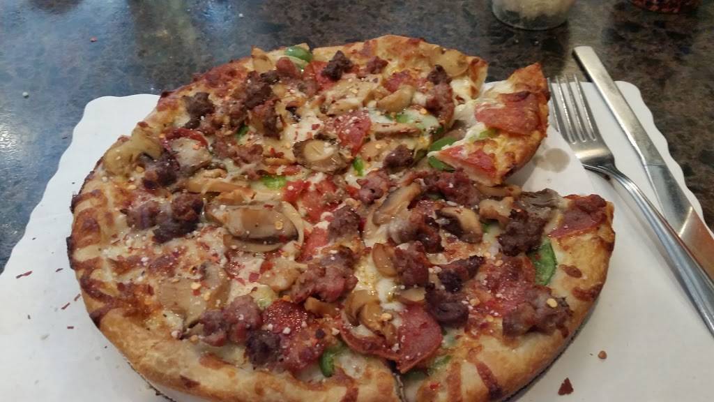 Zois Pizza Palace | restaurant | 48 Main St, Seymour, CT 06483, USA | 2038881131 OR +1 203-888-1131