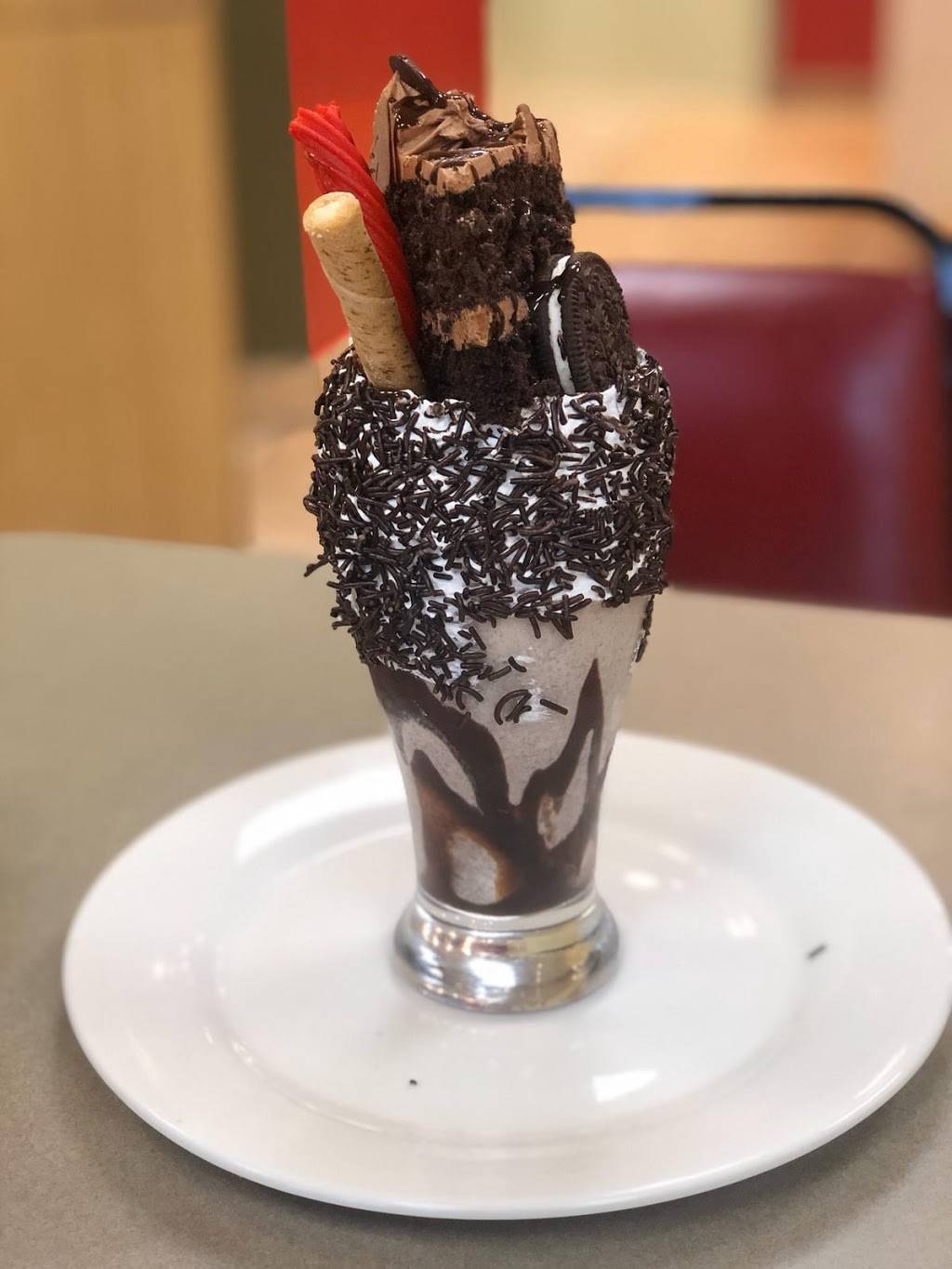 Chippys Burgers Gyros Shakes | restaurant | 11609 S Texas 6, Sugar Land, TX 77498, USA | 3463092463 OR +1 346-309-2463