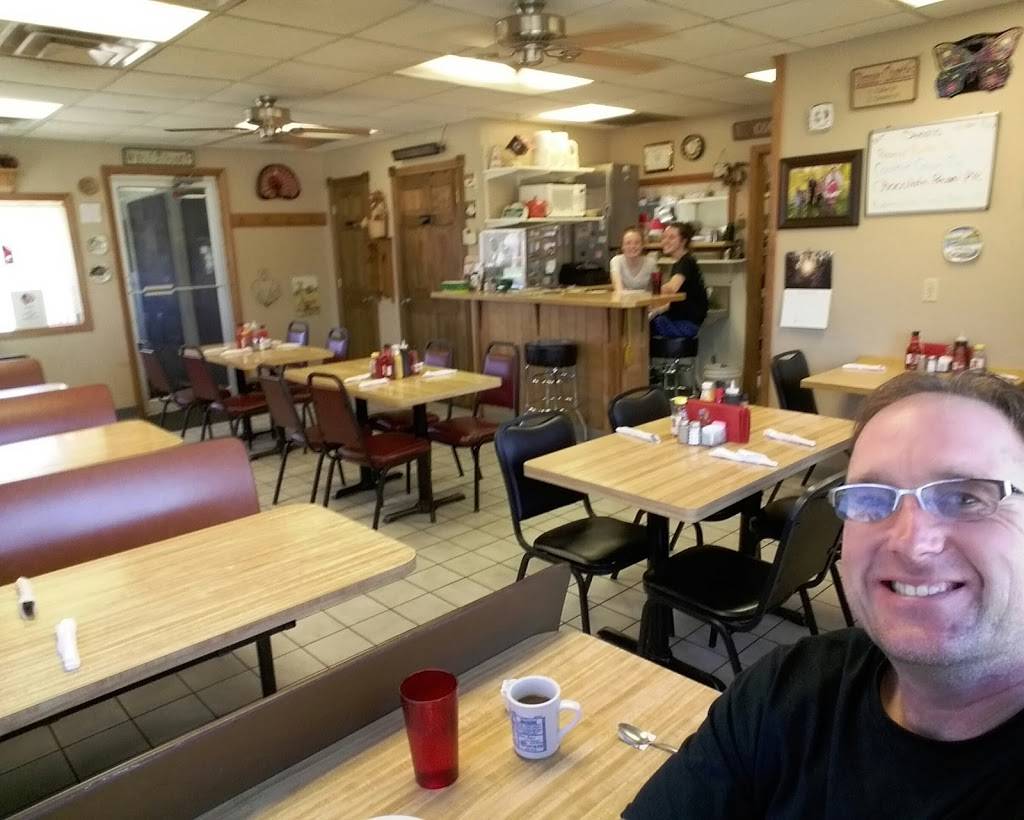 Marthas Kitchen | restaurant | 302 E Van Buren St, Malta, IL 60150, USA | 8158259009 OR +1 815-825-9009