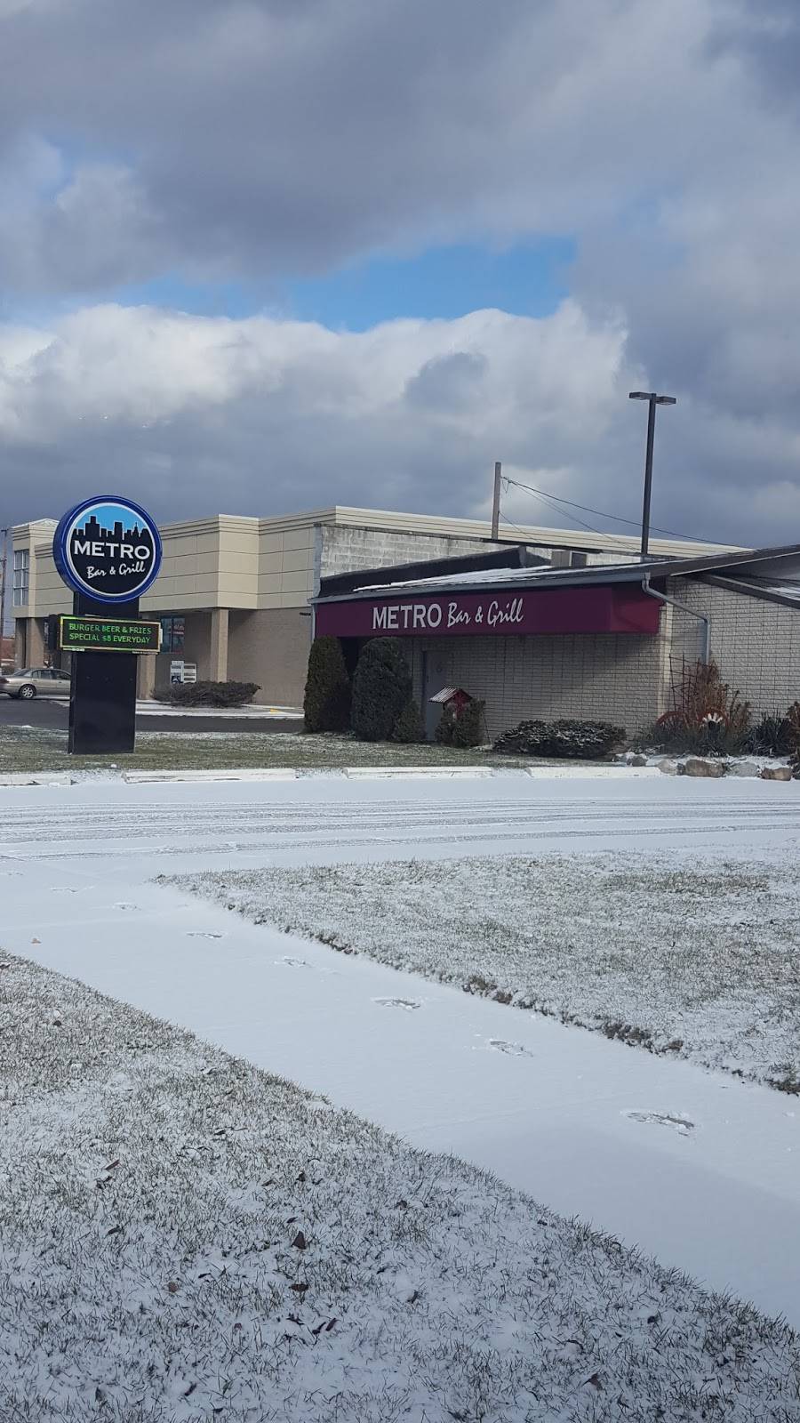 Metro Bar & Grill | restaurant | 30860 Ryan Rd, Warren, MI 48092, USA | 5867517710 OR +1 586-751-7710
