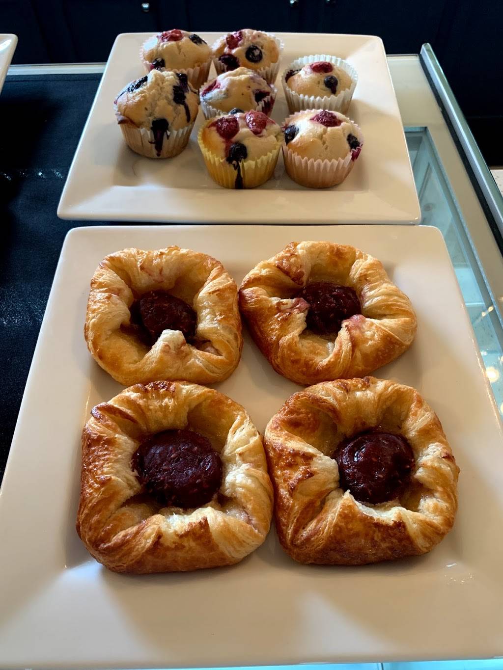 Carolina Coffee & Crumbs | restaurant | 101 Pope Ave, Hilton Head Island, SC 29928, USA | 8433424800 OR +1 843-342-4800