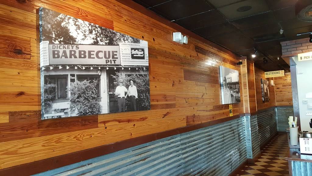 Dickeys Barbecue Pit | restaurant | 1448 Waukegan Rd, Glenview, IL 60025, USA | 8477247675 OR +1 847-724-7675