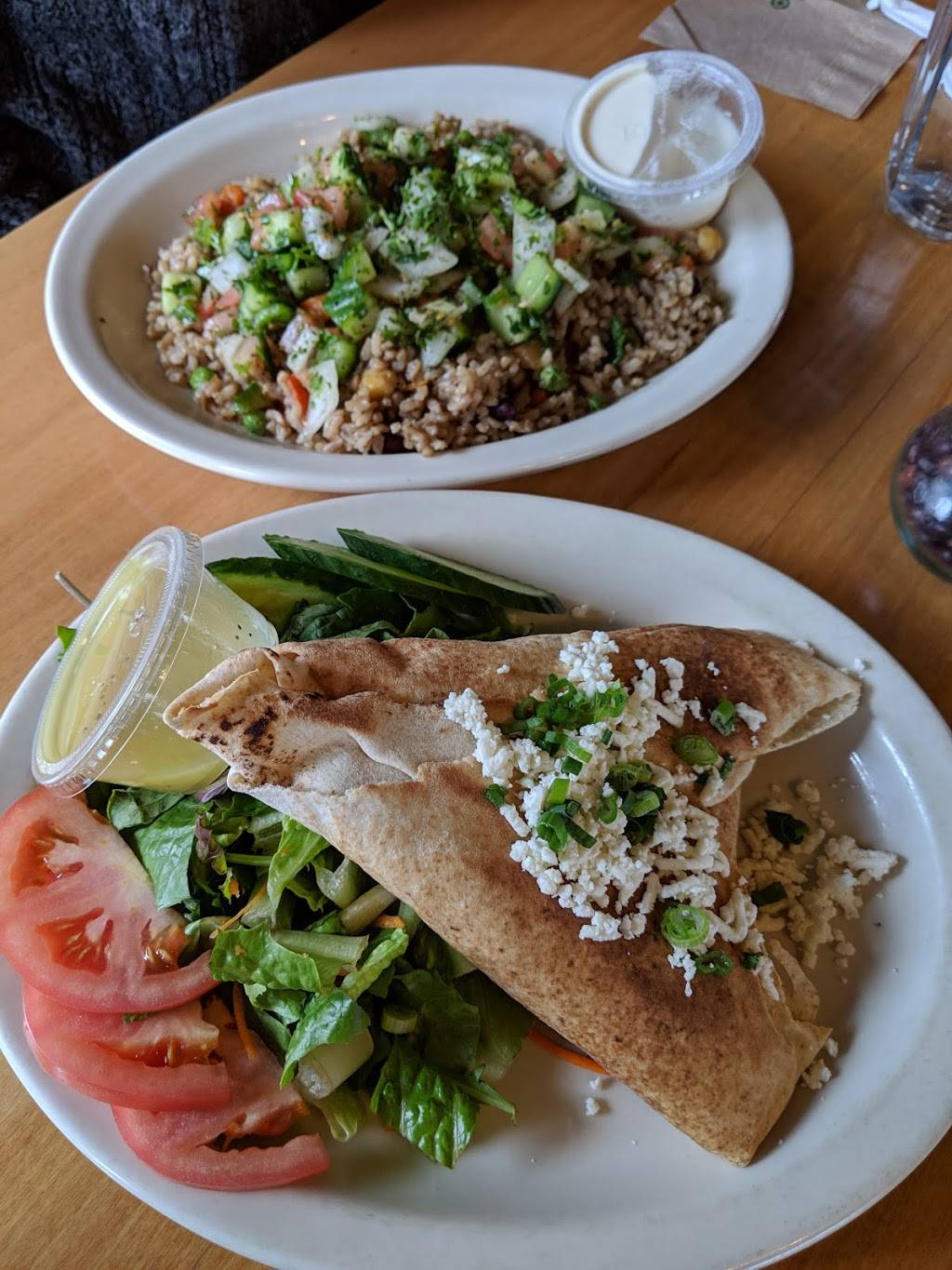 Aladdins Eatery Clintonville | restaurant | 2931 N High St, Columbus, OH 43202, USA | 6142622414 OR +1 614-262-2414