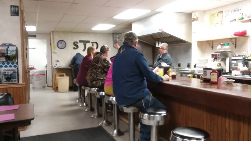 Sherrell Jeans Diner | restaurant | 108 Monroe St, South Wayne, WI 53587, USA | 6084395567 OR +1 608-439-5567