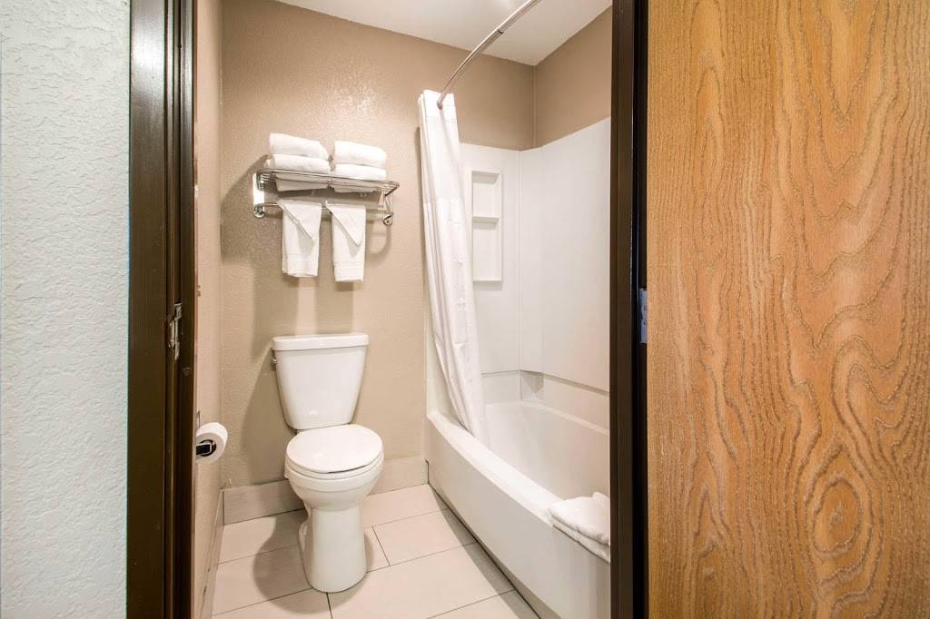 Quality Inn | restaurant | 6900 Seybold Rd, Madison, WI 53719, USA | 6082746900 OR +1 608-274-6900