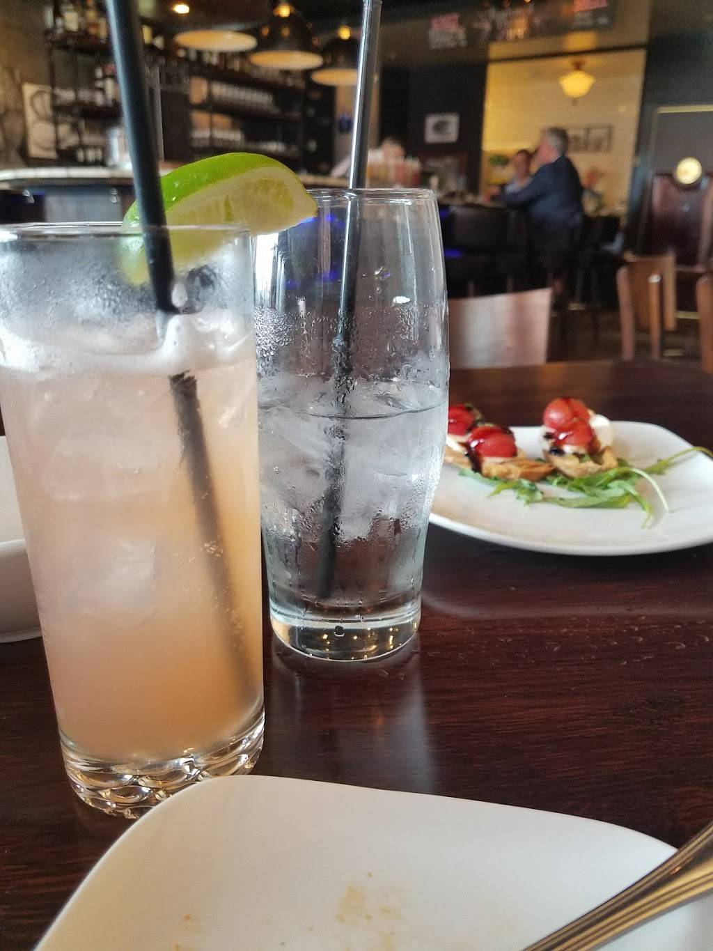 The Silver Pig Bar & Oyster Room | restaurant | 102 S Michigan Ave, Howell, MI 48843, USA | 5177988008 OR +1 517-798-8008