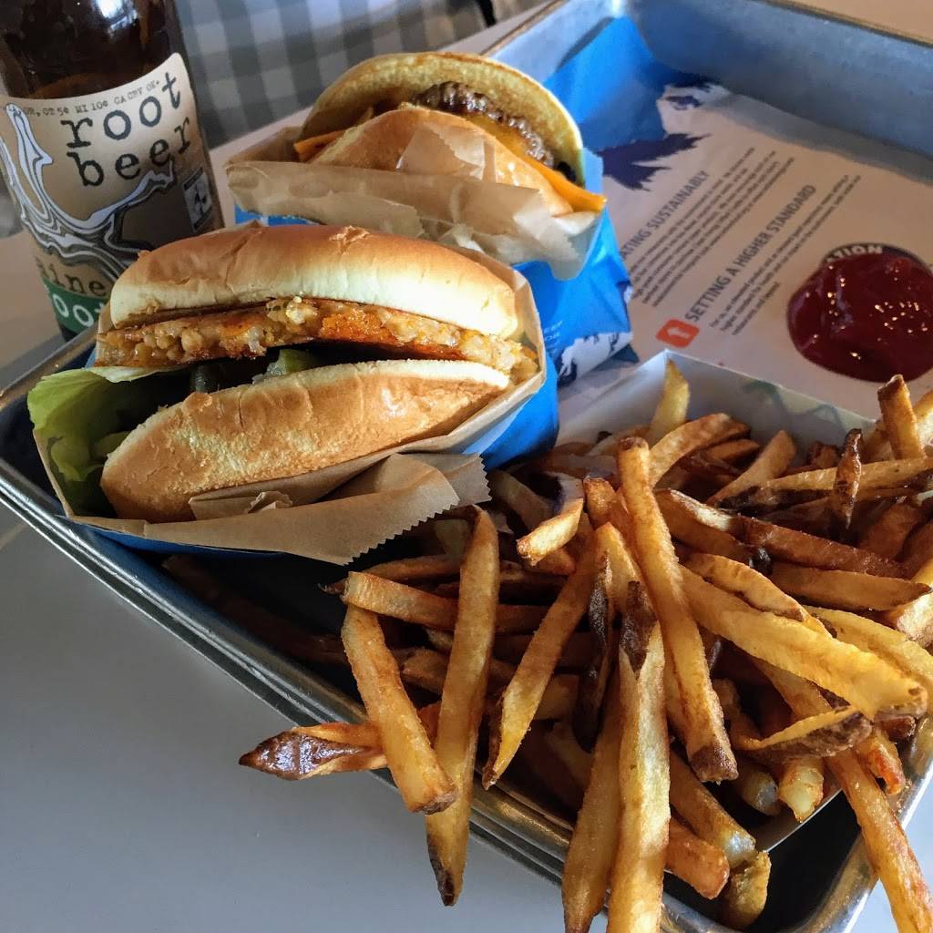 Elevation Burger | restaurant | 108 Waterfront St, Oxon Hill, MD 20745, USA | 3015679010 OR +1 301-567-9010