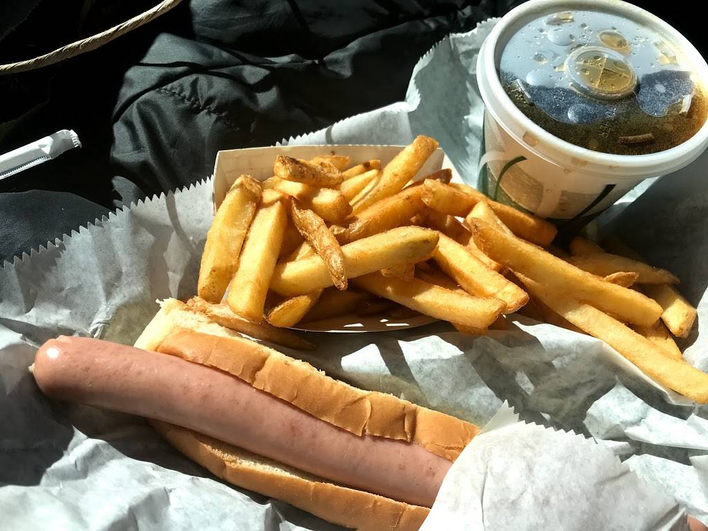 Toms Hot Dog | restaurant | 61 State Rd, Whately, MA 01093, USA | 4136652931 OR +1 413-665-2931