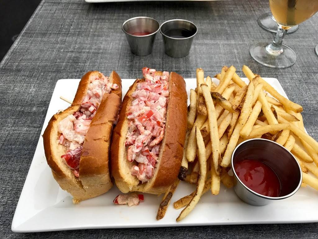 Tom Hams Lighthouse | restaurant | 2150 Harbor Island Dr, San Diego, CA 92101, USA | 6192919110 OR +1 619-291-9110