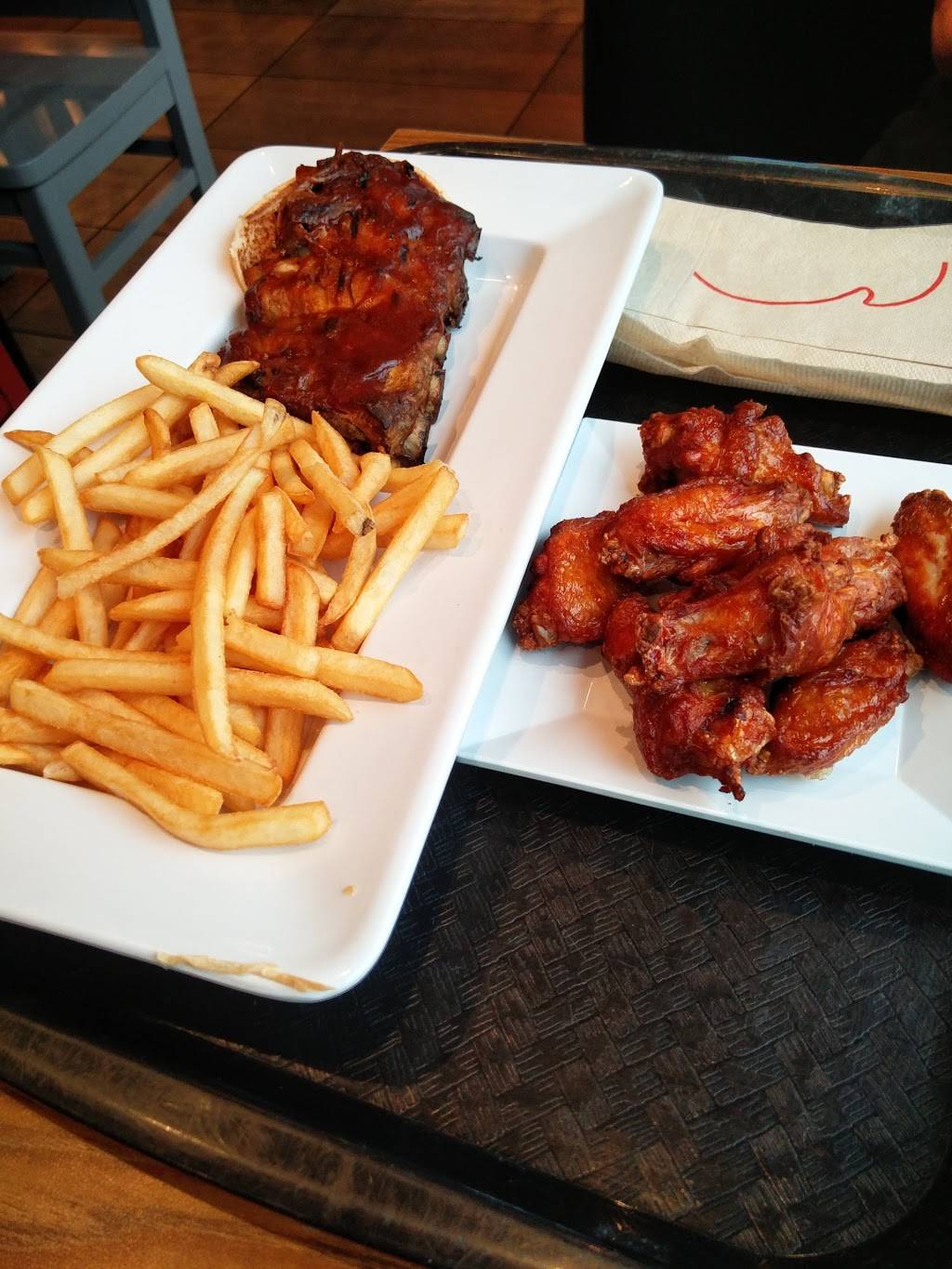 St-Hubert Express | restaurant | 456 County Rd 17, Hawkesbury, ON K6A 2R2, Canada | 6136329995 OR +1 613-632-9995